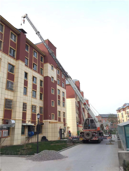 沧源县跨街广告牌的高空安装注意事项