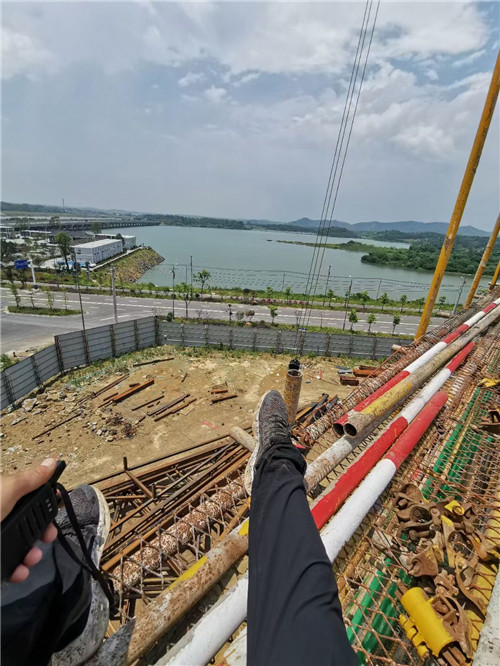 沧源县作业中发生设备损坏或人员意外，责任怎么划分？